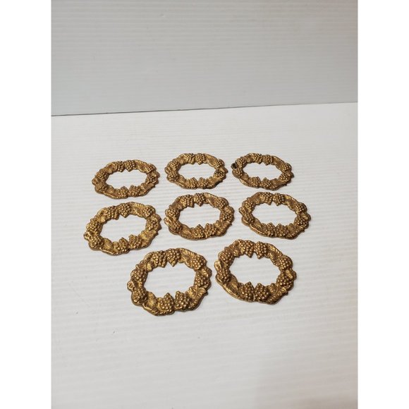 Vintage Oval Frame With Grape Design Vintage brass frame with grape desi… - Picture 3 of 10